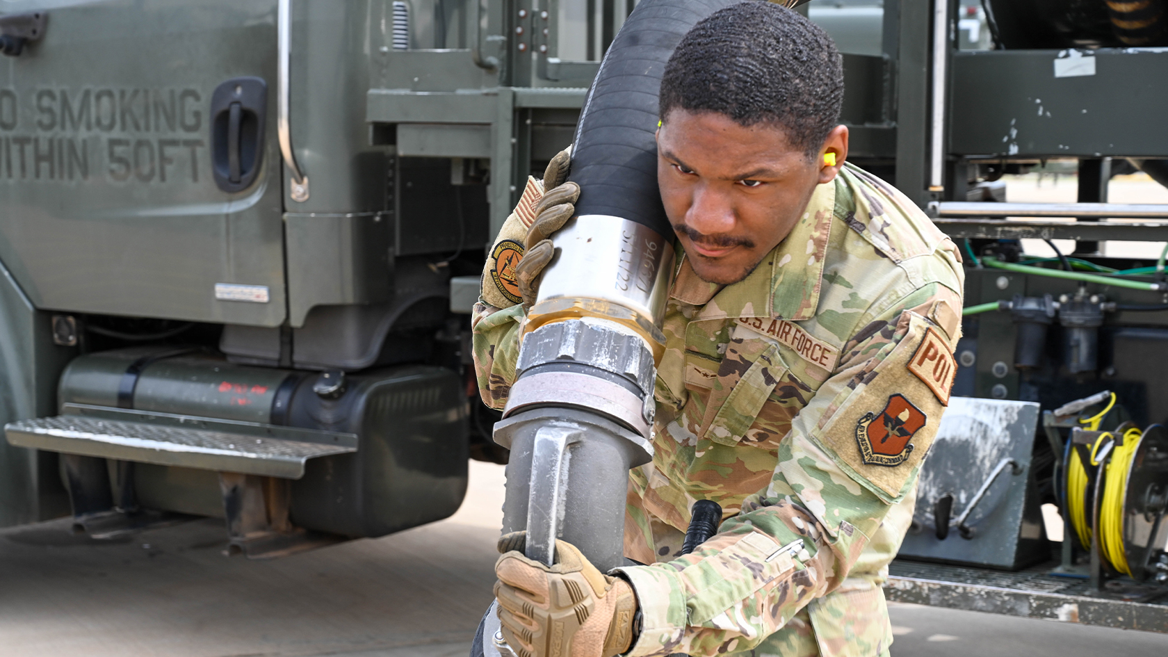 airman refueling plane