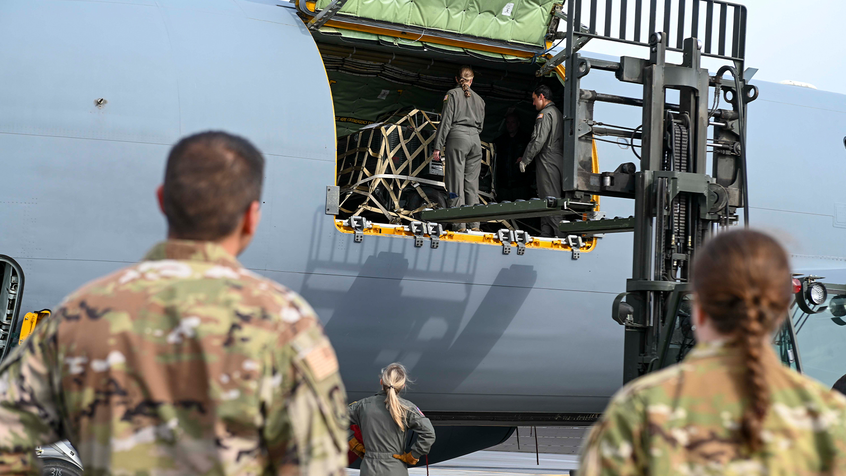 airmen maintaining aircraft