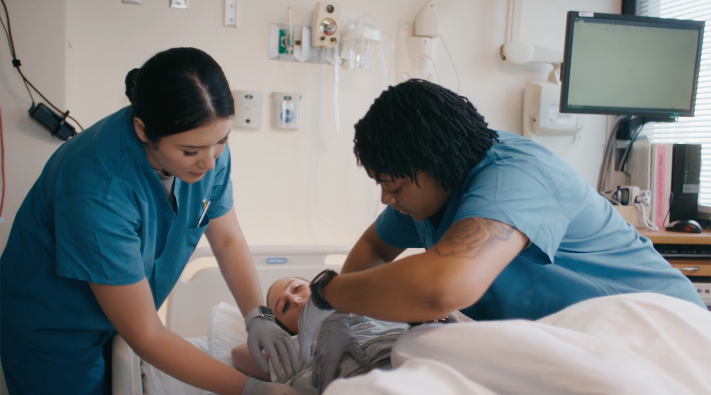 MIDWIFE CONDUCTING TRAINING 