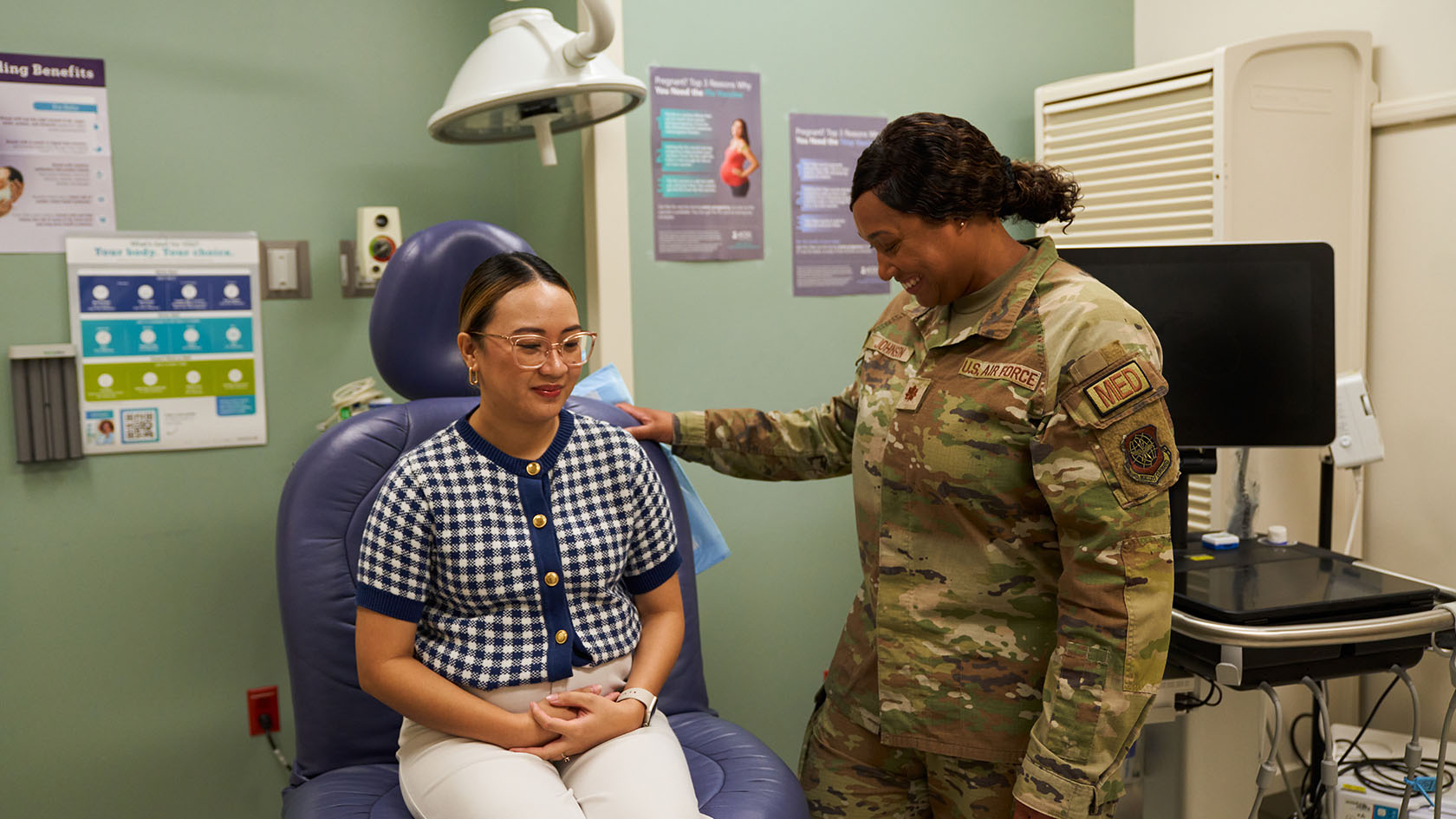 Nurse practitioner with pregnant patient